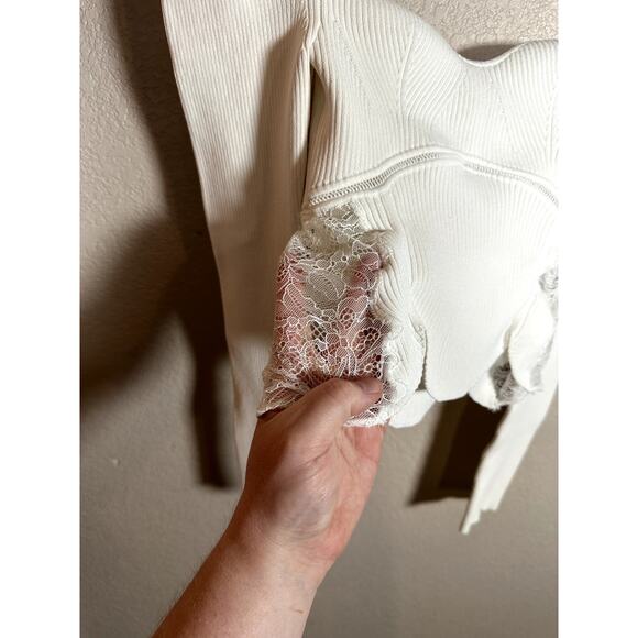 Elegant White Women's Top - Picture 5 of 9